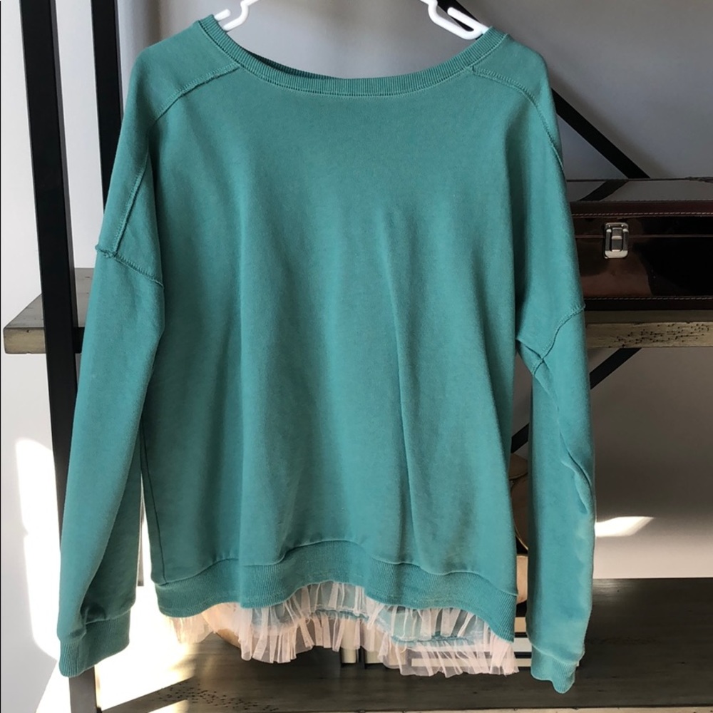 Sweatshirt with lace detail